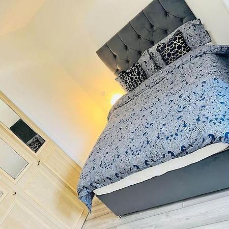 Superb 2 Bedroom Apartment With Free Parking Edimburgo Exterior foto